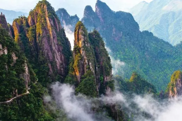 莽山五指峰景區(qū)<a href='http://www.carolinedutrey.com/' target=_blank>旅游攻略</a>一日游